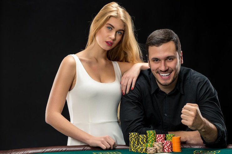 Slot machine game play highlighted in reviews